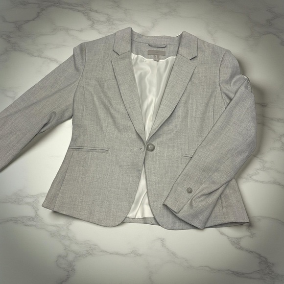 Classic Gray H&M Woman's Blazer - size 8P - Picture 3 of 7